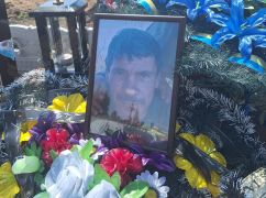 На Харьковщине похоронили военного, который 4 дня не дожил до дня рождения