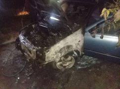 На Харківщині спалахнули два авто: Що відомо