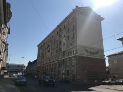 В Харькове закрасили мурал с советским военным