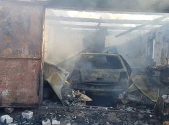 На Харківщині спалахнув гараж та авто: Постраждав чоловік