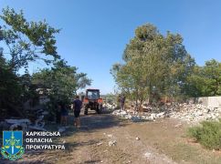 На Харьковщине показали кадры из села, где оккупанты убили женщину и ранили еще двух человек