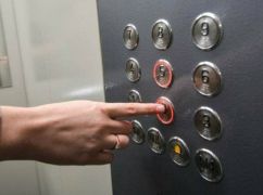 Місто на Харківщині відключило ліфти, щоб в них не застрягали люди через відсутність світла