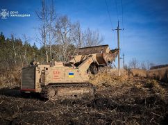 Рятувальники показали, як хорватська спецтехніка розміновує Ізюмщину