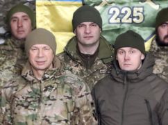 Сирський нагородив харківського бійця орденом