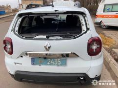 Правоохранители показали служебный автомобиль после обстрела в Купянске