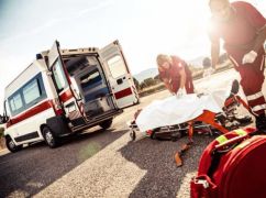 В Ізюмі 44 з 57 постраждалих – працівники адмінбудівлі, у яку влучила ракета