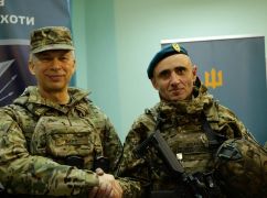 На Харьковщине Сырский отметил морпехов боевыми наградами