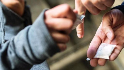 Замість гранатомета — психотропи: Військового з Харкова зловили з PVP і хабарем