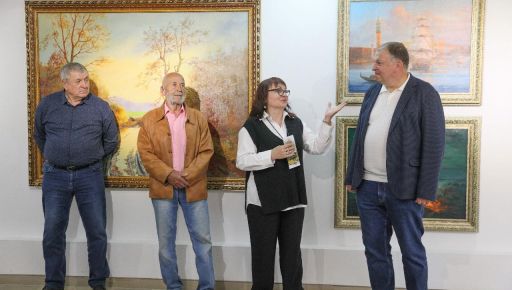 У Харкові відкрилася виставка юриста, який намалював 7 тисяч картин