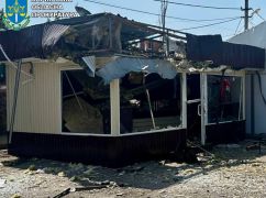 Под Харьковом оккупанты попали дроном в киоск: есть раненые