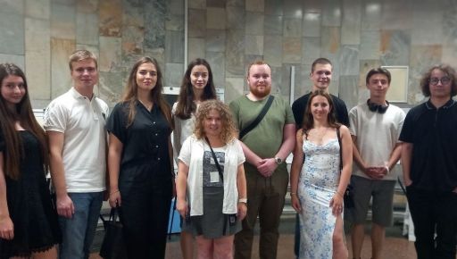 Поэзия в метро: Молодежь "Успешного Харькова" посвятила выставку Дню Украинской Государственности