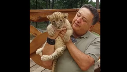 В Харьковском экопарке поселился новый житель - маленький львенок