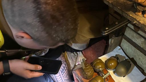 У Харкові прямісінько в гаражі чоловік облаштував власний арсенал