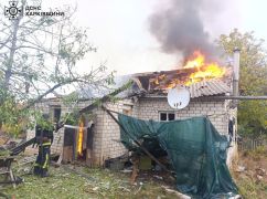 Спасатели показали последствия обстрела жилого дома на Харьковщине