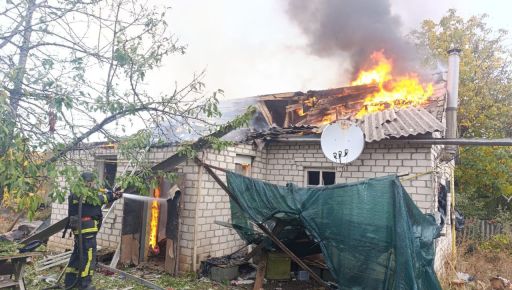 Рятувальники показали наслідки обстрілу житлового будинку на Харківщині