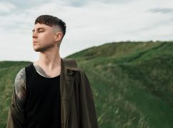 Харківський співак здивував маленьку фанатку та її тата-військового