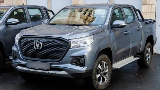 Вовчанська громада передала військовим нові пікапи