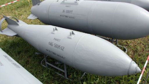 РФ сикнула три авіабомби на одну вулицю в селі біля Купʼянська: що відомо