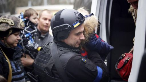 Из прифронтовой деревни на Харьковщине спасли женщину с 8-летним сыном