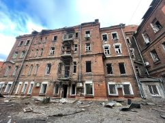 В Харькове за месяц повреждено 140 домов: Терехов поблагодарил волонтеров за помощь в восстановлении