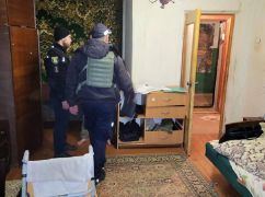 У Харкові чоловік ледь не до смерті побив батька
