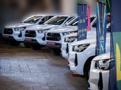 На Вовчанський напрямок відправились нові пікапи: які бригади отримали транспорт