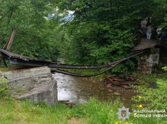Дети из харьковской спортшколы упали с подвесного моста через реку на Буковине