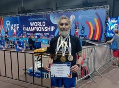 Харківський феномен: 79-річний гирьовик підтвердив титул чемпіона світу