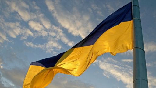 Штормовое знамя сняли: в Харькове заменили флаг на главном флагштоке