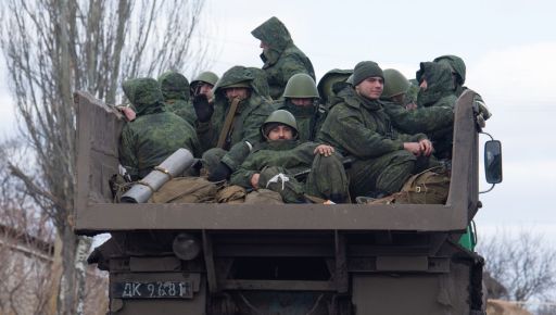Росіяни влаштували "новорічну репетицію" у Вовчанську: окупантів ганяли навколо ялинки