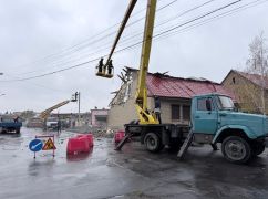 У Харкові комунальники показали, як усувають наслідки обстрілу РФ 20 жовтня