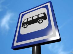 В пригород Харькова перестали ходить автобусы: перевозчик отменил рейсы из-за атак дронов