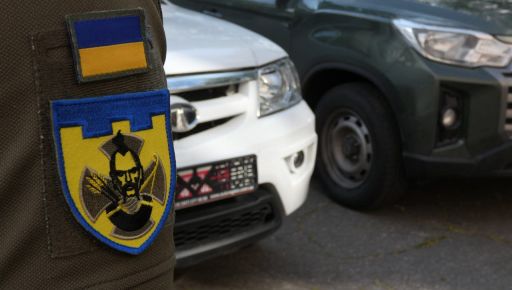 На Харківщині громади передали військовим два пікапи