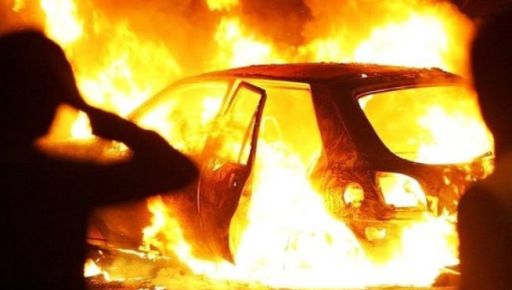 На Харківщині &ndash; пряме влучання дрона на оптоволокні в автівку
