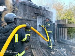 На Купянщине из-за вражеской атаки горел дом: фото с места