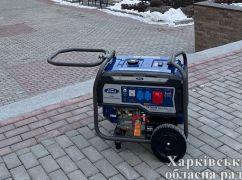 В Харькове пострадавший от обстрела университет получил генераторы для ремонтных работ