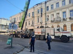 Привлекли тяжелую технику: ГСЧС показала ракету, которая ночью упала на Харьков