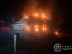 У Богодухові на Харківщині вщент згорів будинок внаслідок атаки РФ, є постраждалі