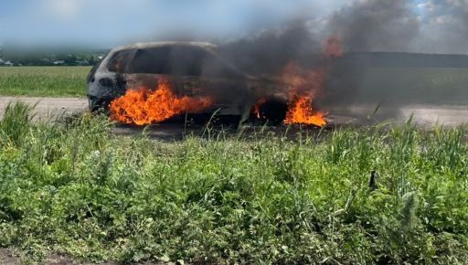 Авто згоріло вщент, жінка отримала поранення: на Харківщині дрон атакував подорожуючих