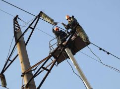 Під Харковом 6 населених пунктів залишаються без світла: є ускладнення з ремонтом