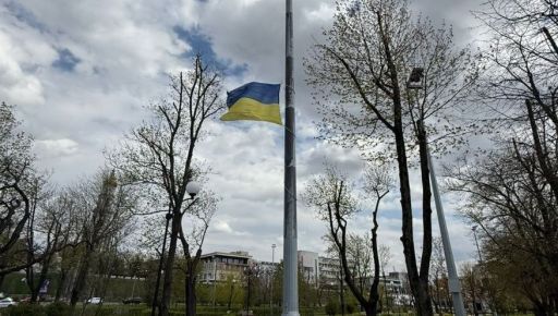 Приспущен флаг, разбитые окна и поваленные деревья: в Харькове фиксируют последствия непогоды