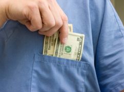 На Харківщині затримали медсестру, яка вимагала $1700 для відстрочки &ndash; прокуратура