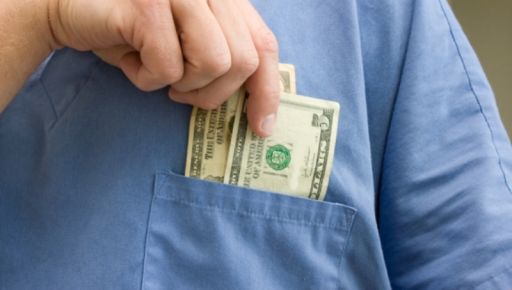 На Харківщині затримали медсестру, яка вимагала $1700 для відстрочки &ndash; прокуратура