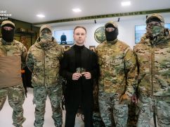 Співак з Харківщини Артем Пивоваров передав розвідникам амуніцію на 1 млн грн