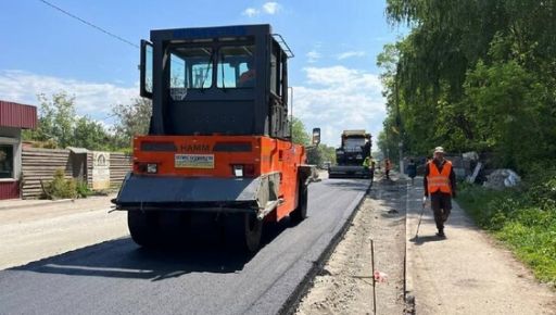 В пригороде Харькова ремонтируют дорогу, которая является главной местной артерией