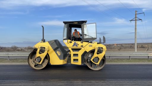На Харківщині почали ремонтувати розбиту трасу на Сімферополь