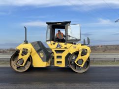 В Харьковской области за неделю отремонтировали более 55 тыс. м&sup2; дорог: где продолжаются работы