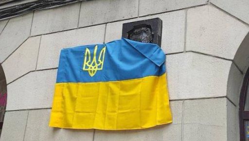 На фасадах учебных заведений Харькова увековечат девять героев