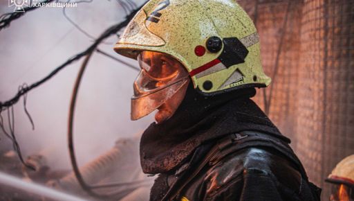 У Харкові вогнеборці врятували людину з палаючої квартири