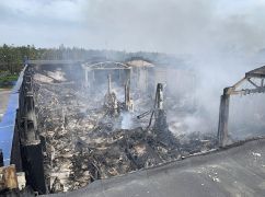 Розподільчий центр після 8 "Шахедів": з’явилися фото зруйнованого складу під Харковом